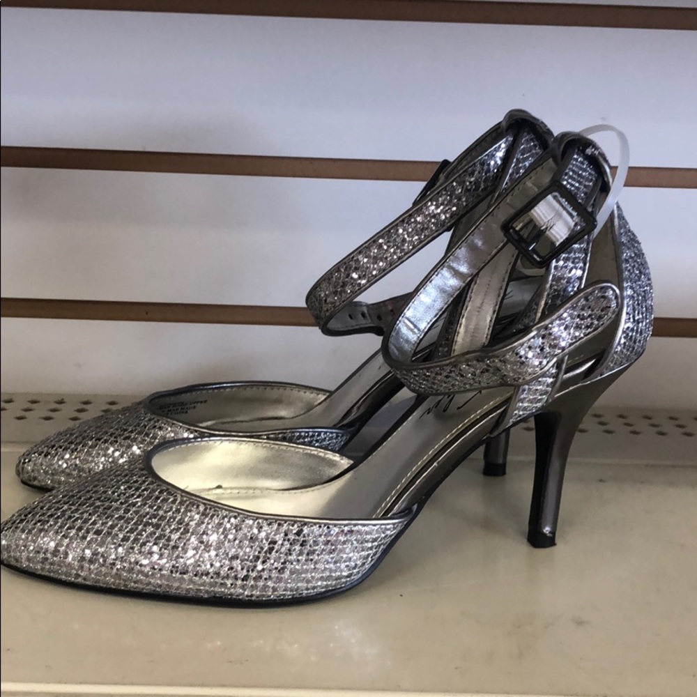 Marc fisher shoes 👠 - Picture 2 of 8